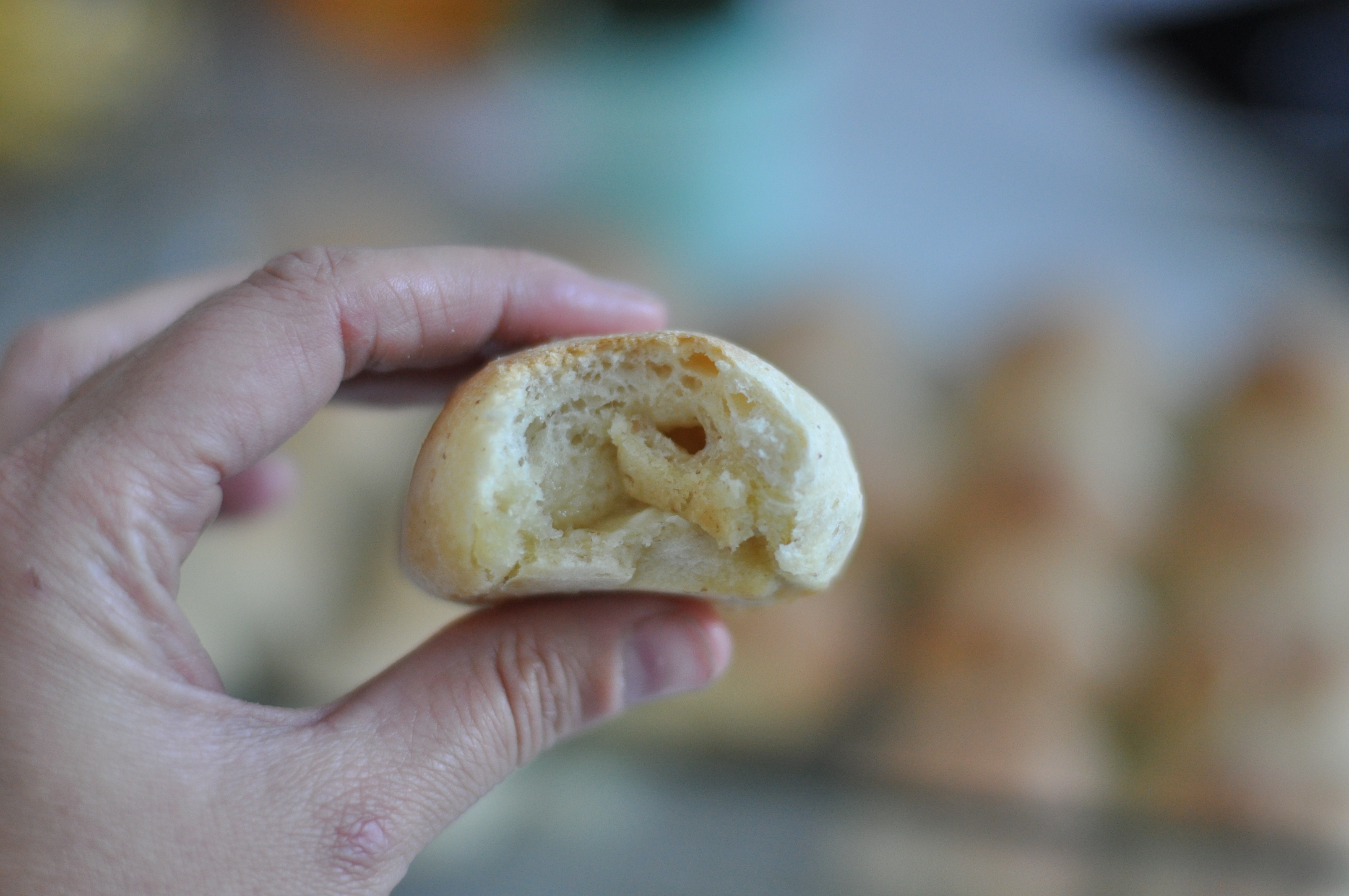 Garlic bread rolls with vegan cheese