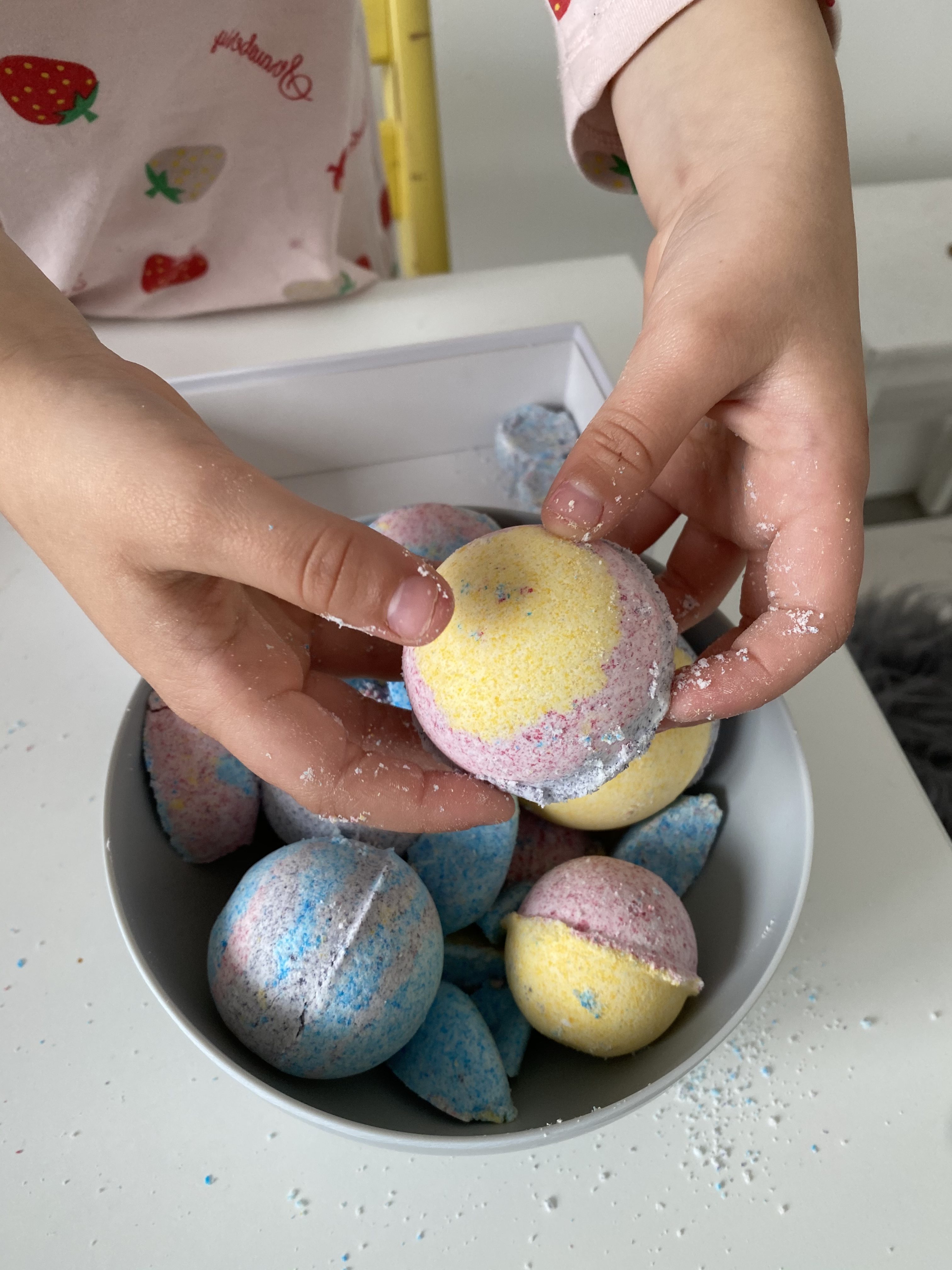 Homemade bath bombs